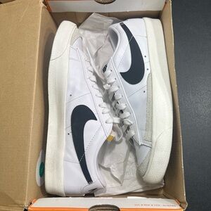 Nike blazer low